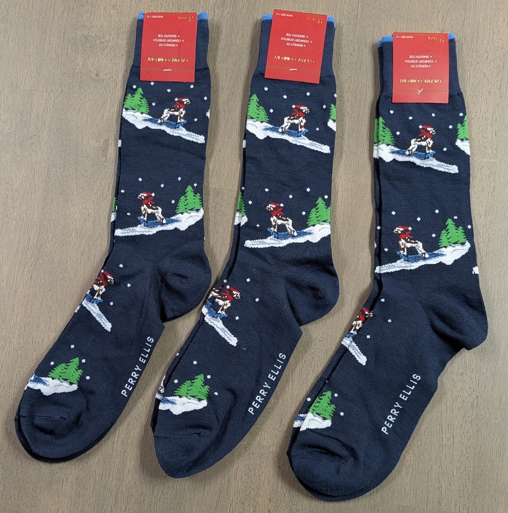 Perry Ellis Men's Dark Blue Socks with Dog Skiing Pattern